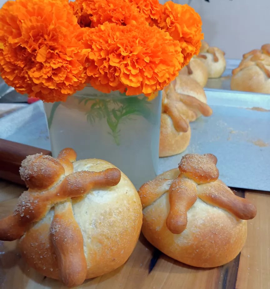 Tradiciones todo el año — Rosca de Reyes y Pan de Muerto